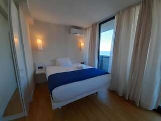 Отель Hotel Room with sea view Батуми Апартаменты с видом на море-1