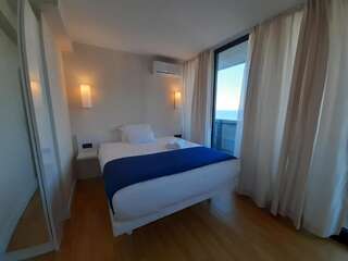 Отель Hotel Room with sea view Батуми Апартаменты с видом на море-11